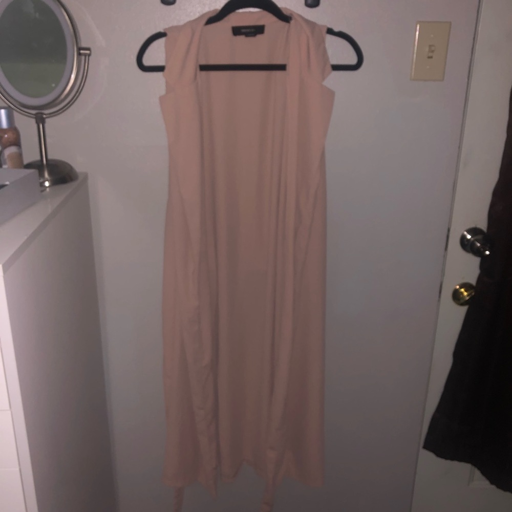 Sleeveless light beige cardigan from Forever 21